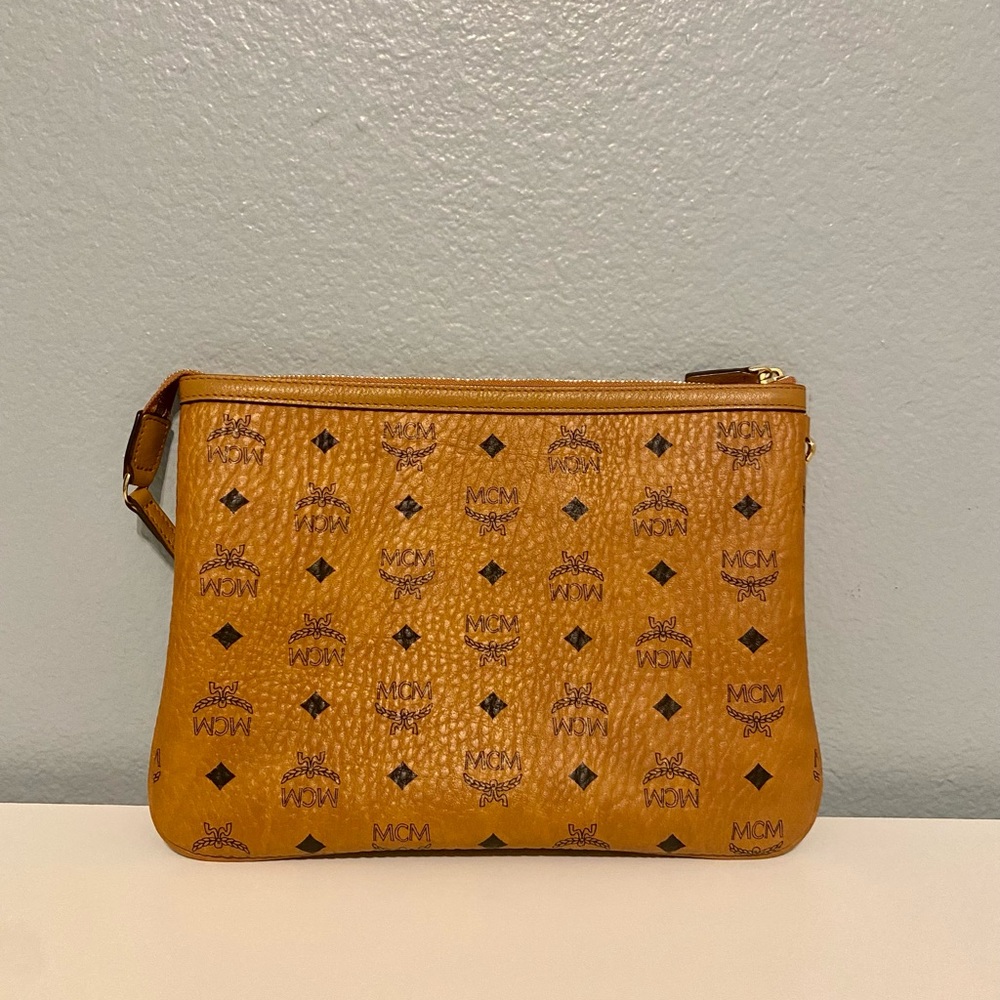MCM Medium Reversible Liz Shopper Tote Pouch in Visetos (Cognac)